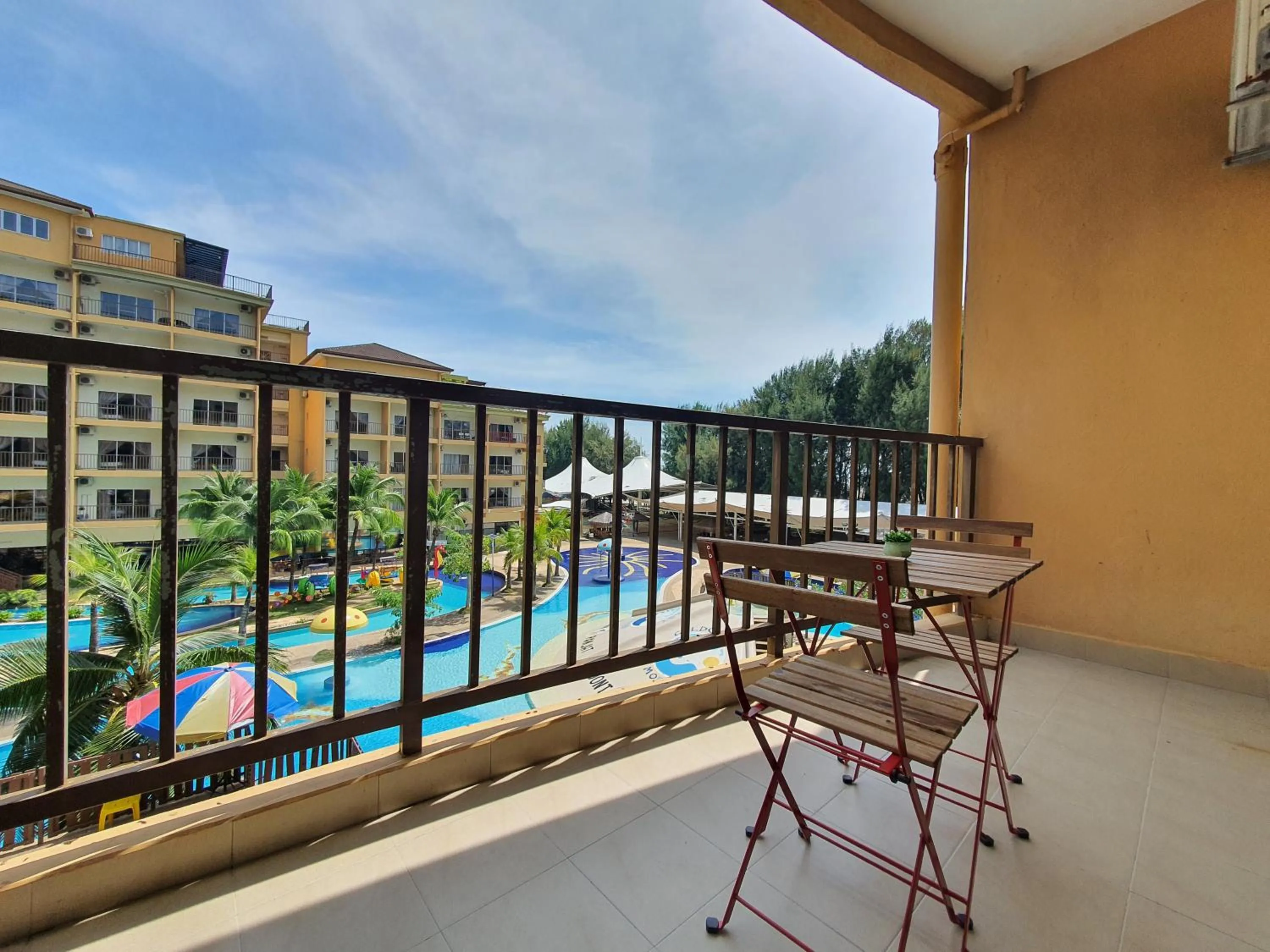 Balcony/Terrace in Gold Coast Morib Themepark View Studio