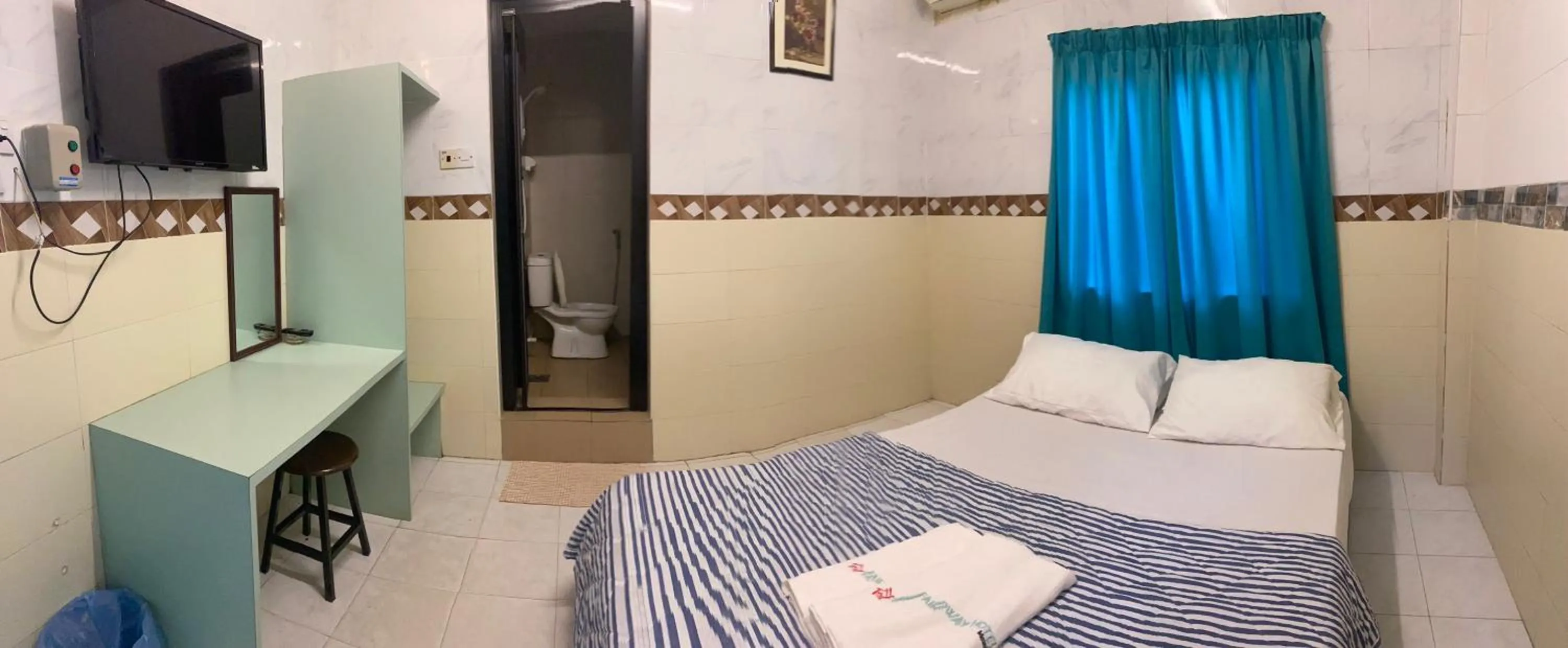 Bed in Fairway Hotel