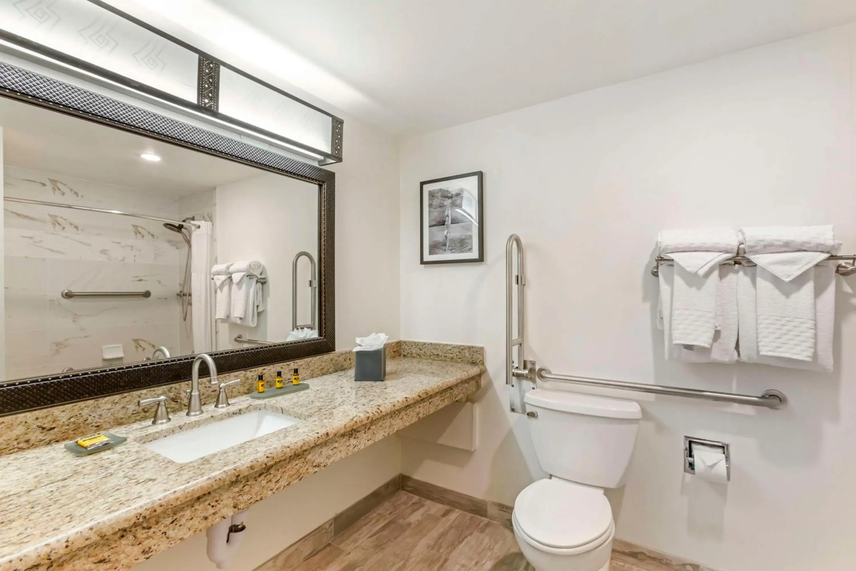 Bathroom in Best Western Plus Rio Grande Inn Bathroom in Best Western Plus Rio Grande Inn