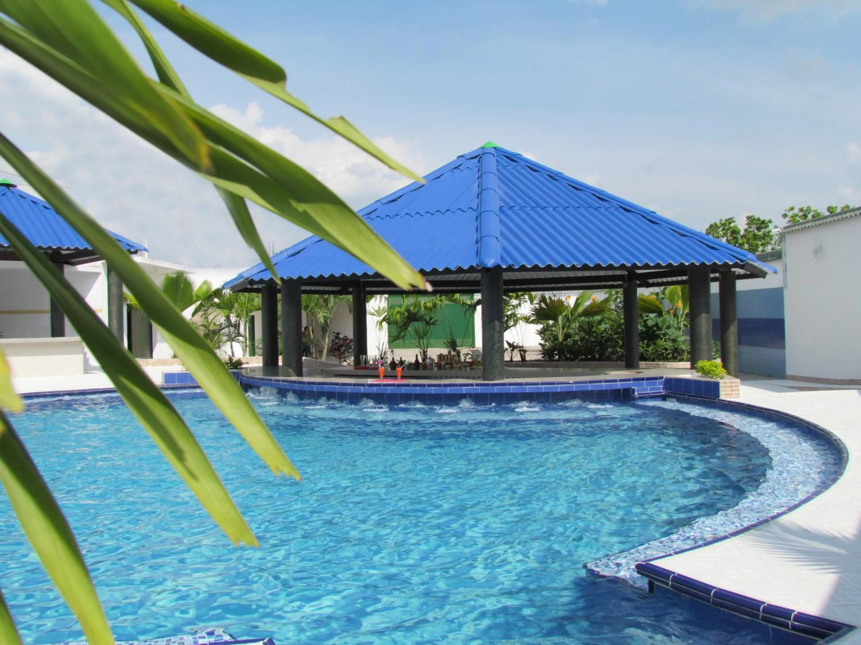 Swimming pool in Hotel Iraqúa