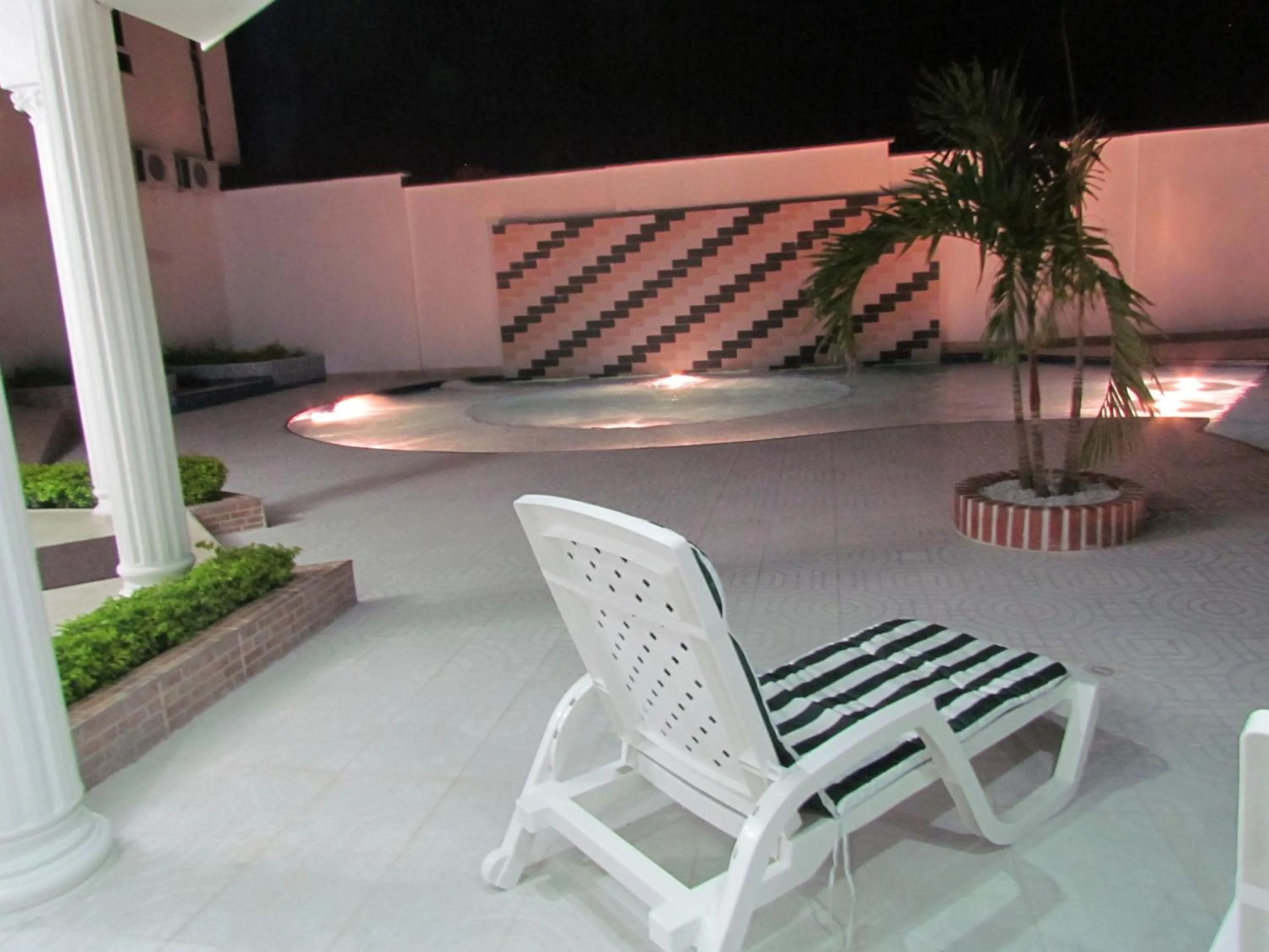 Hot Tub in Hotel Iraqúa