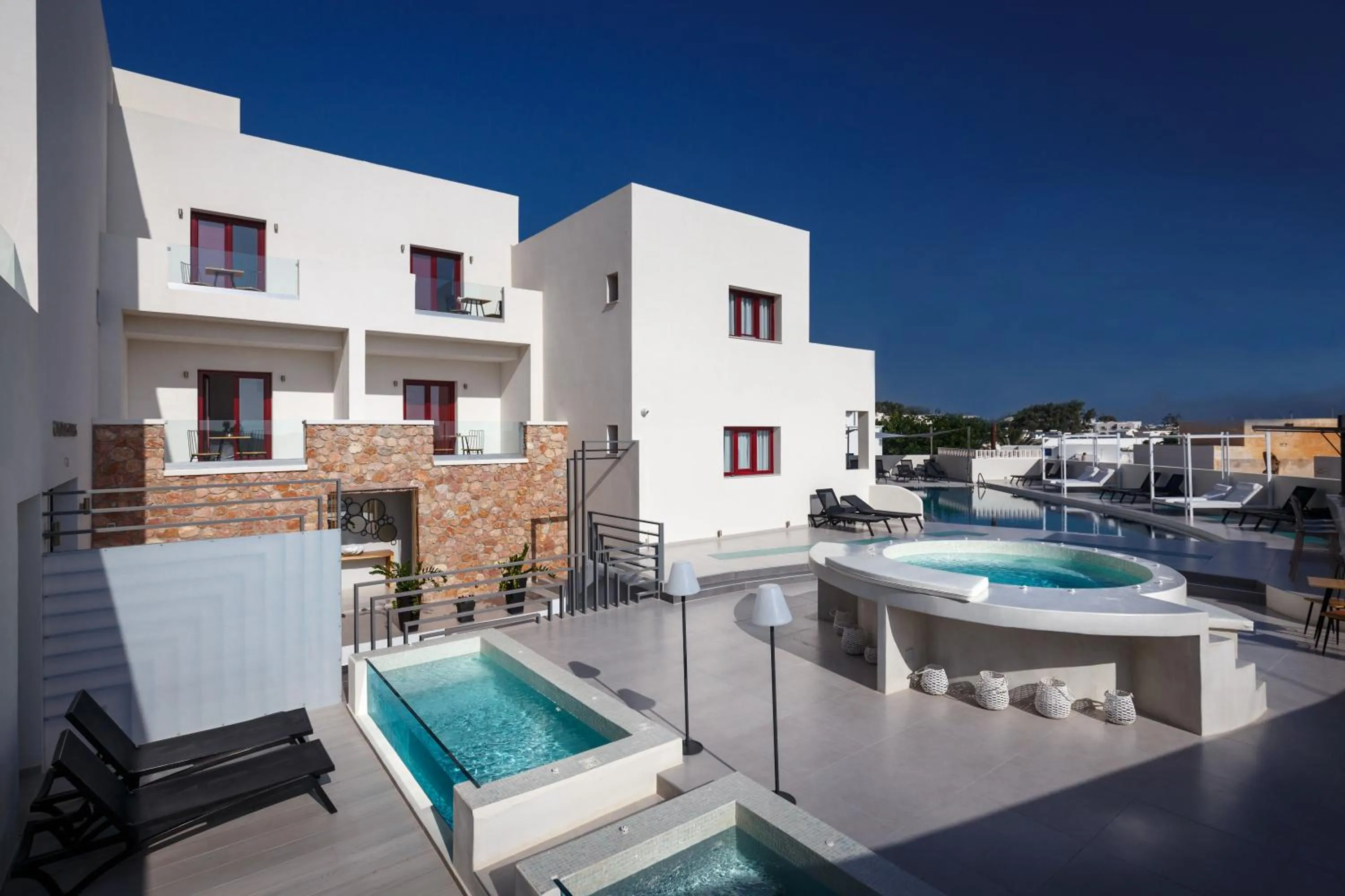 MAR n MAR CROWN HOTEL-SUITES