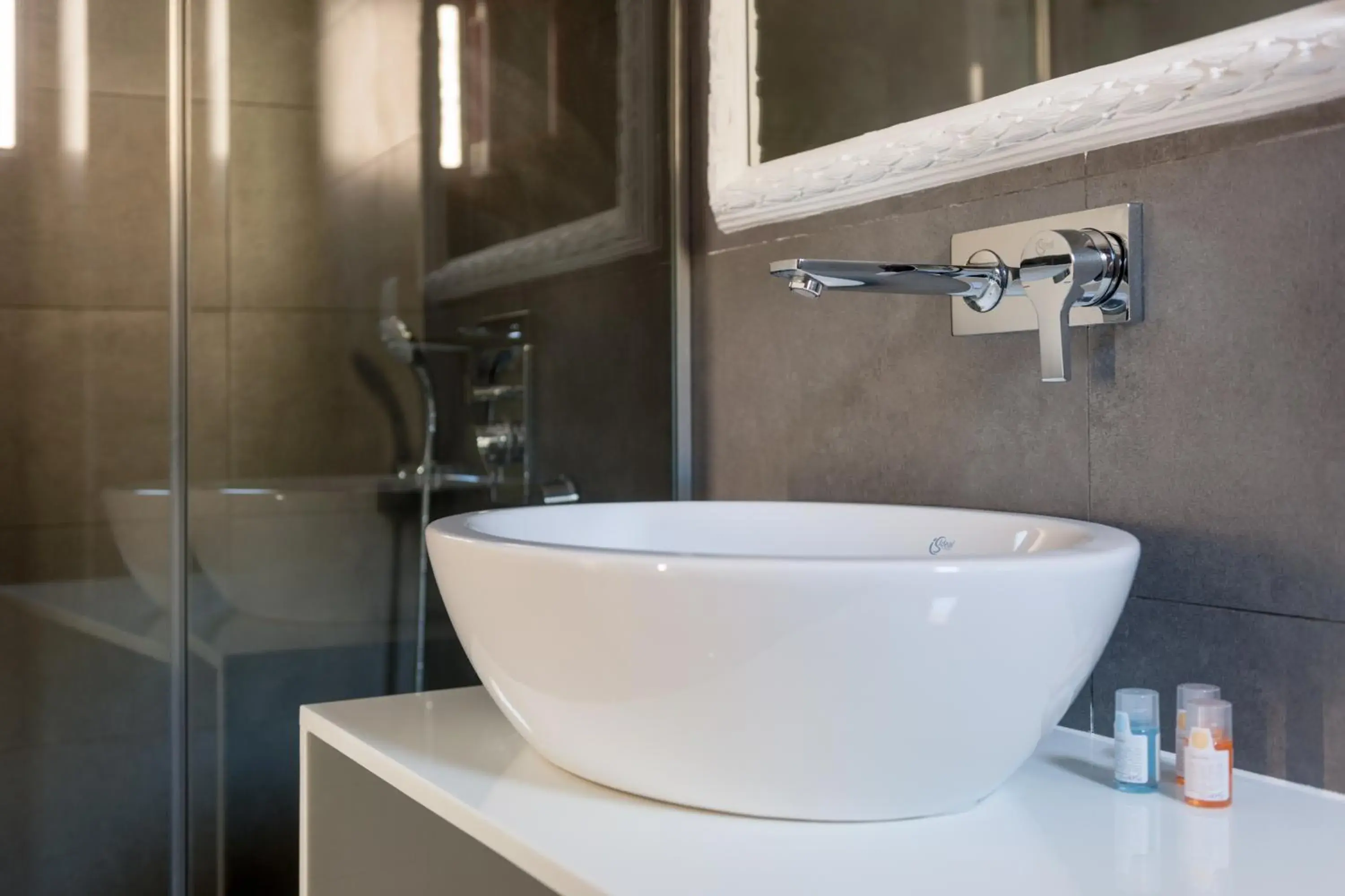 Property building in MAR n MAR CROWN HOTEL-SUITES Property building in MAR n MAR CROWN HOTEL-SUITES