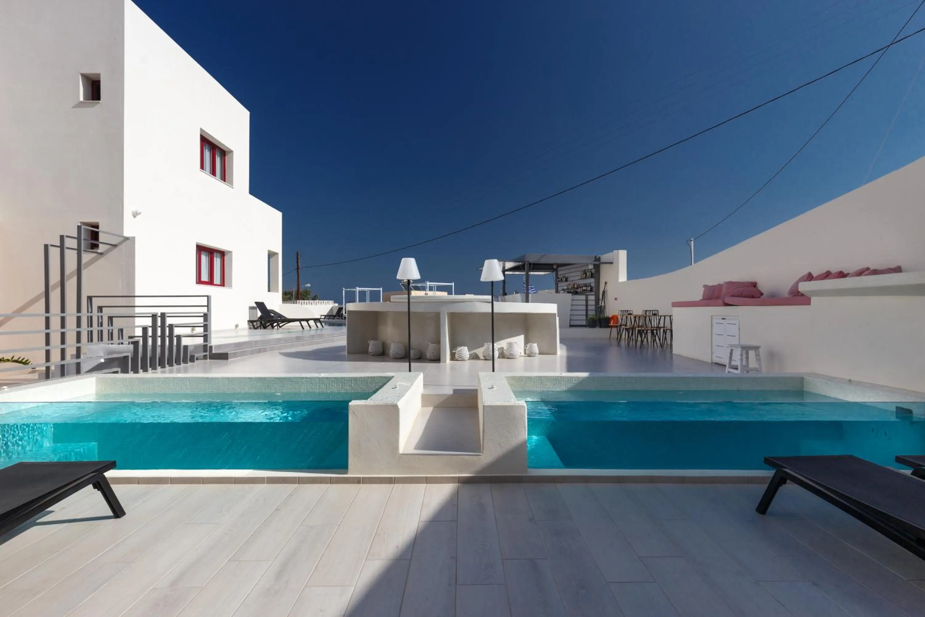 MAR n MAR CROWN HOTEL-SUITES