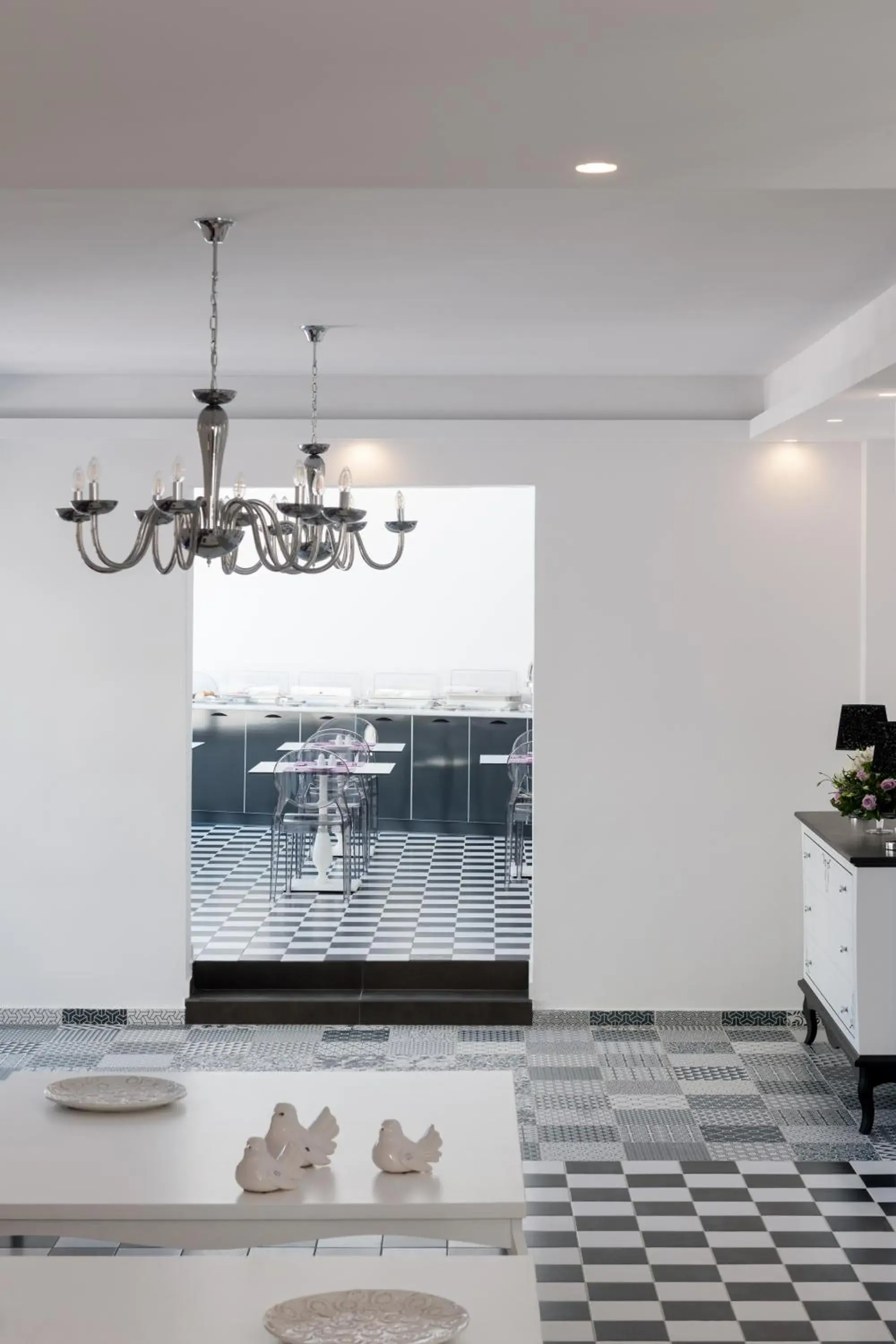 Lobby or reception in MAR n MAR CROWN HOTEL-SUITES Lobby or reception in MAR n MAR CROWN HOTEL-SUITES