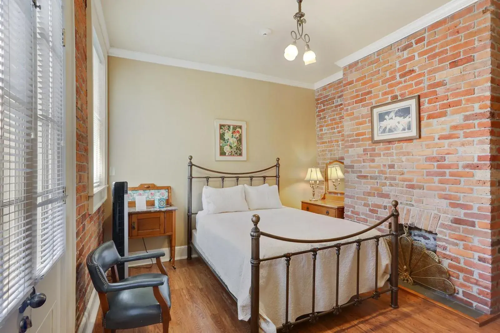 King Suite in Grenoble House King Suite in Grenoble House