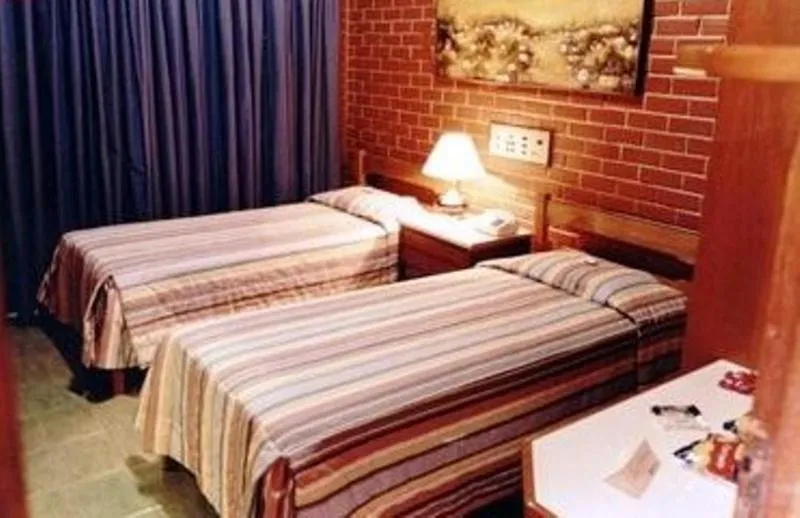 Photo of the whole room, Bed in Estancia Park Hotel