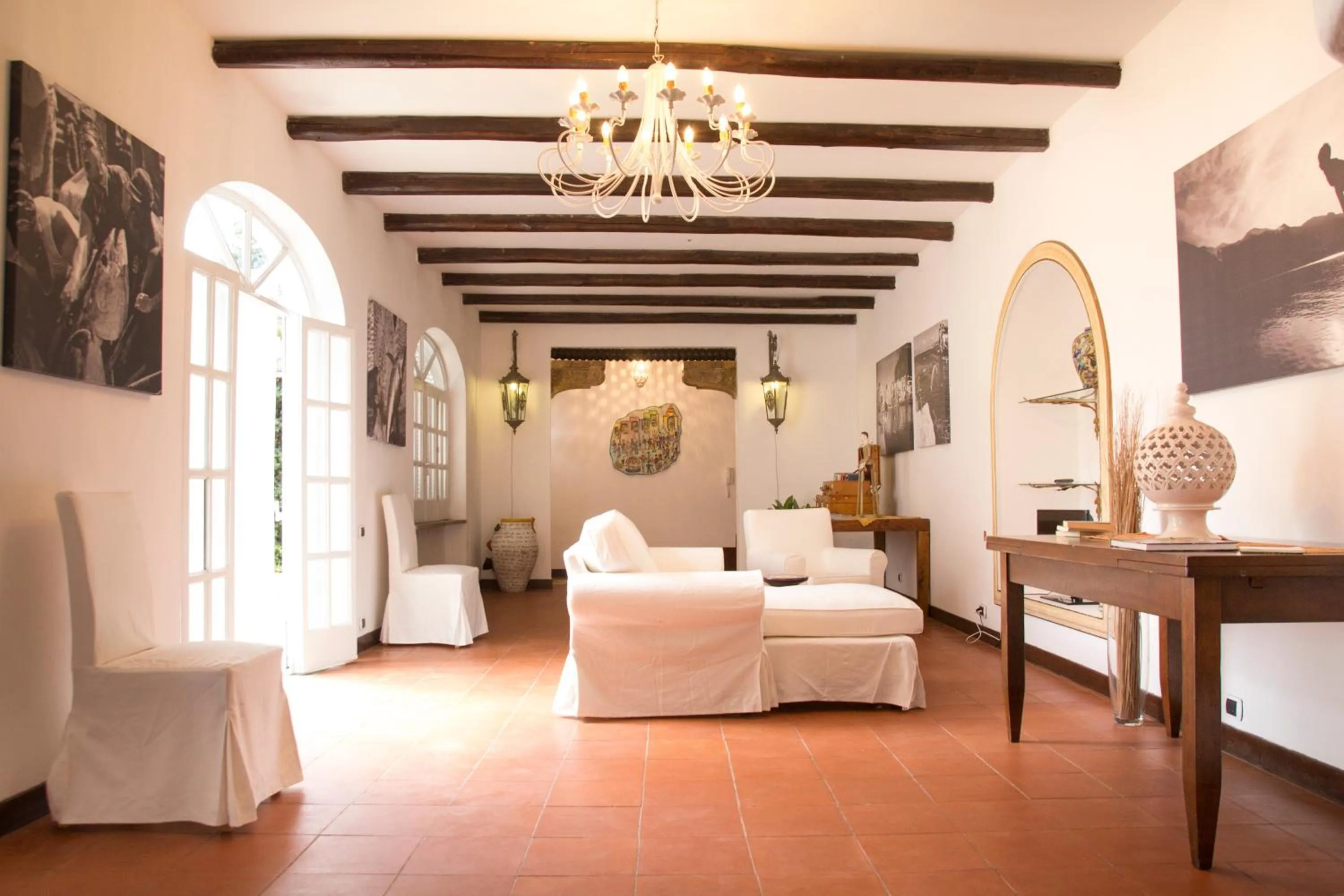 Communal lounge/ TV room in B&B Villa Accademia