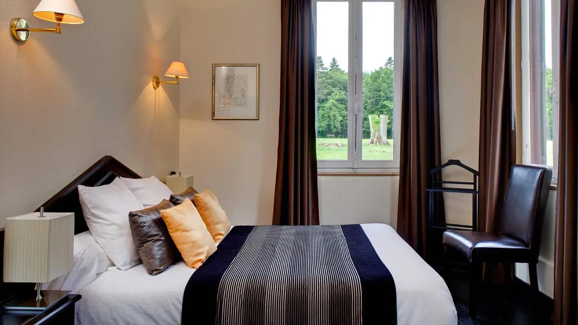 Double Room in Le Pavillon De Gouffern Double Room in Le Pavillon De Gouffern