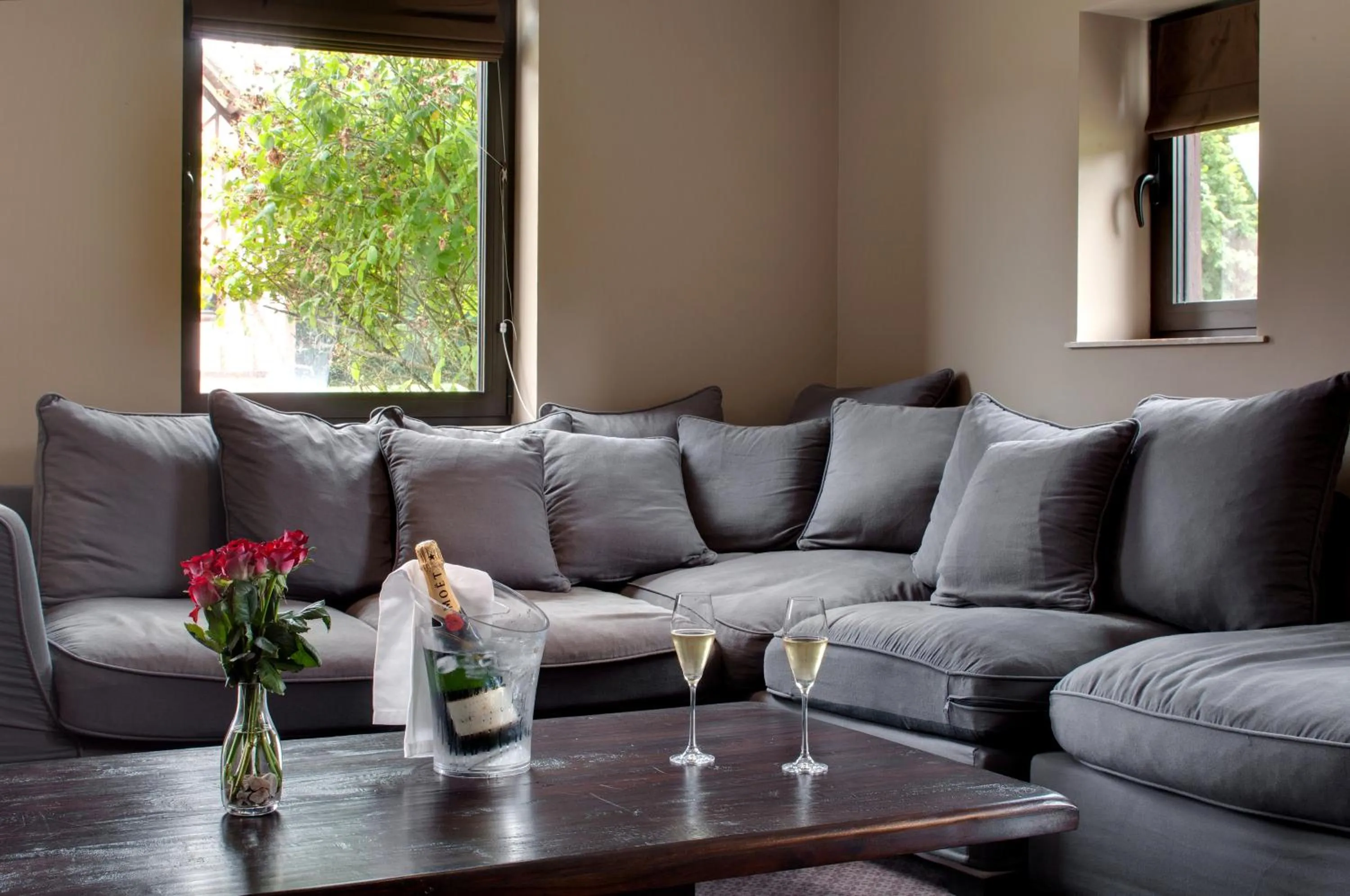 Lounge or bar in Le Pavillon De Gouffern