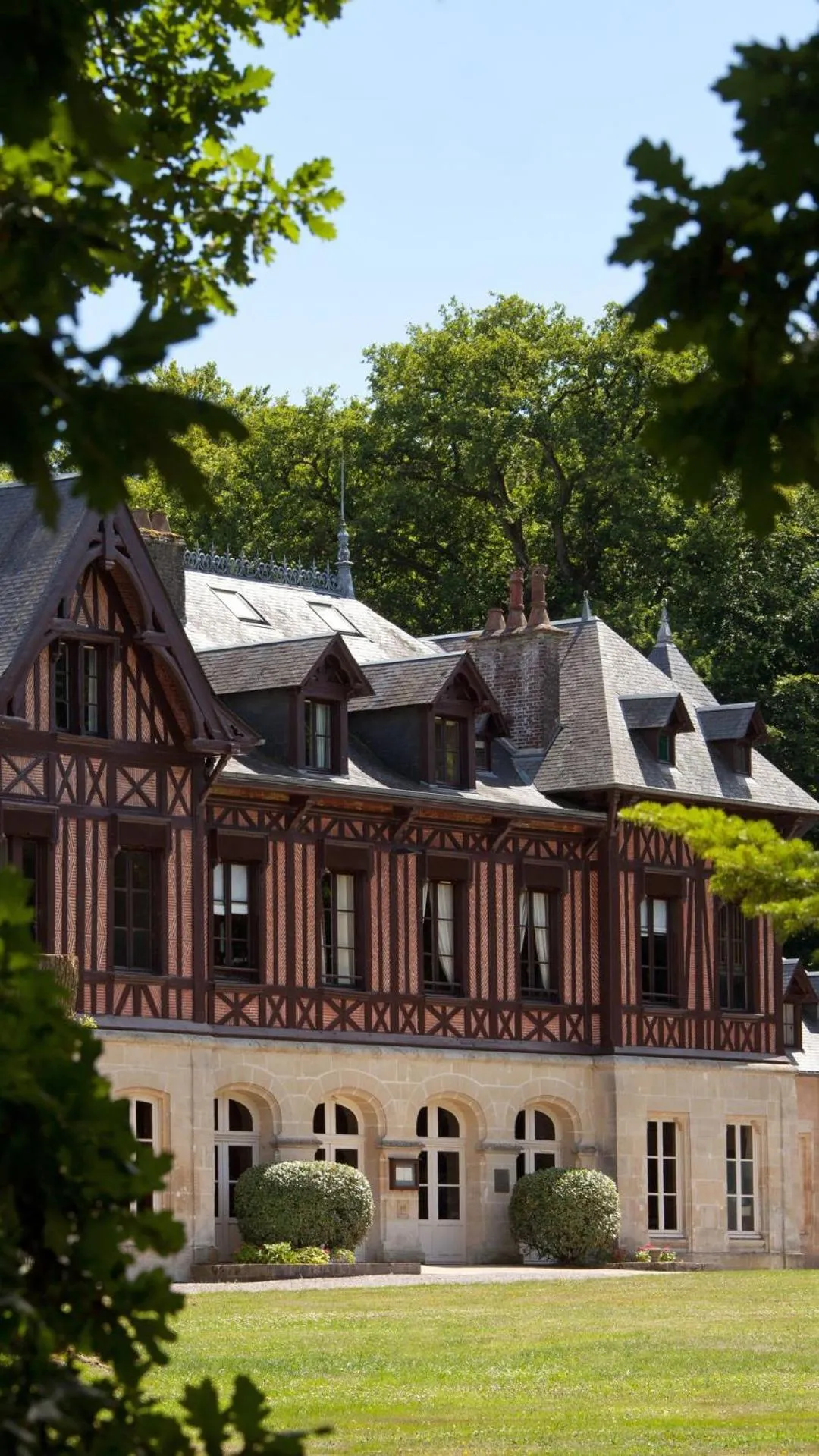 Property building in Le Pavillon De Gouffern