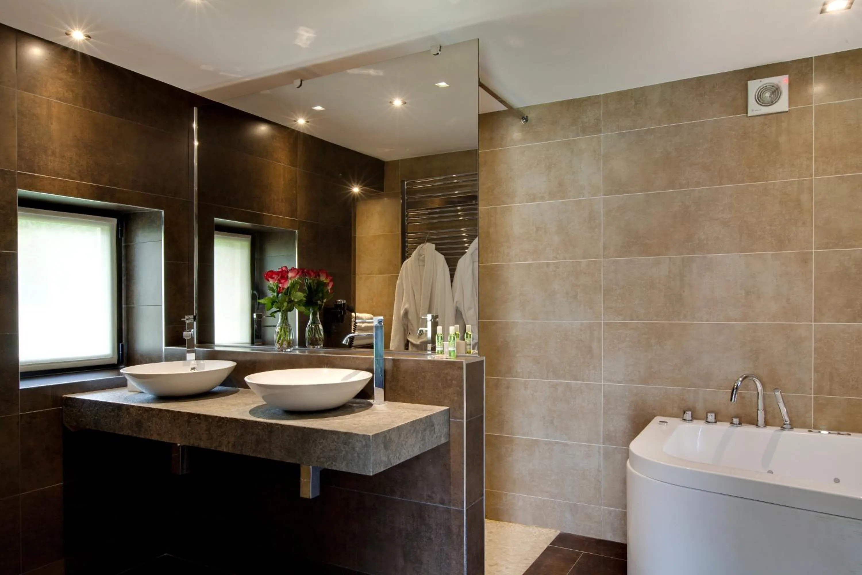 Bathroom in Le Pavillon De Gouffern