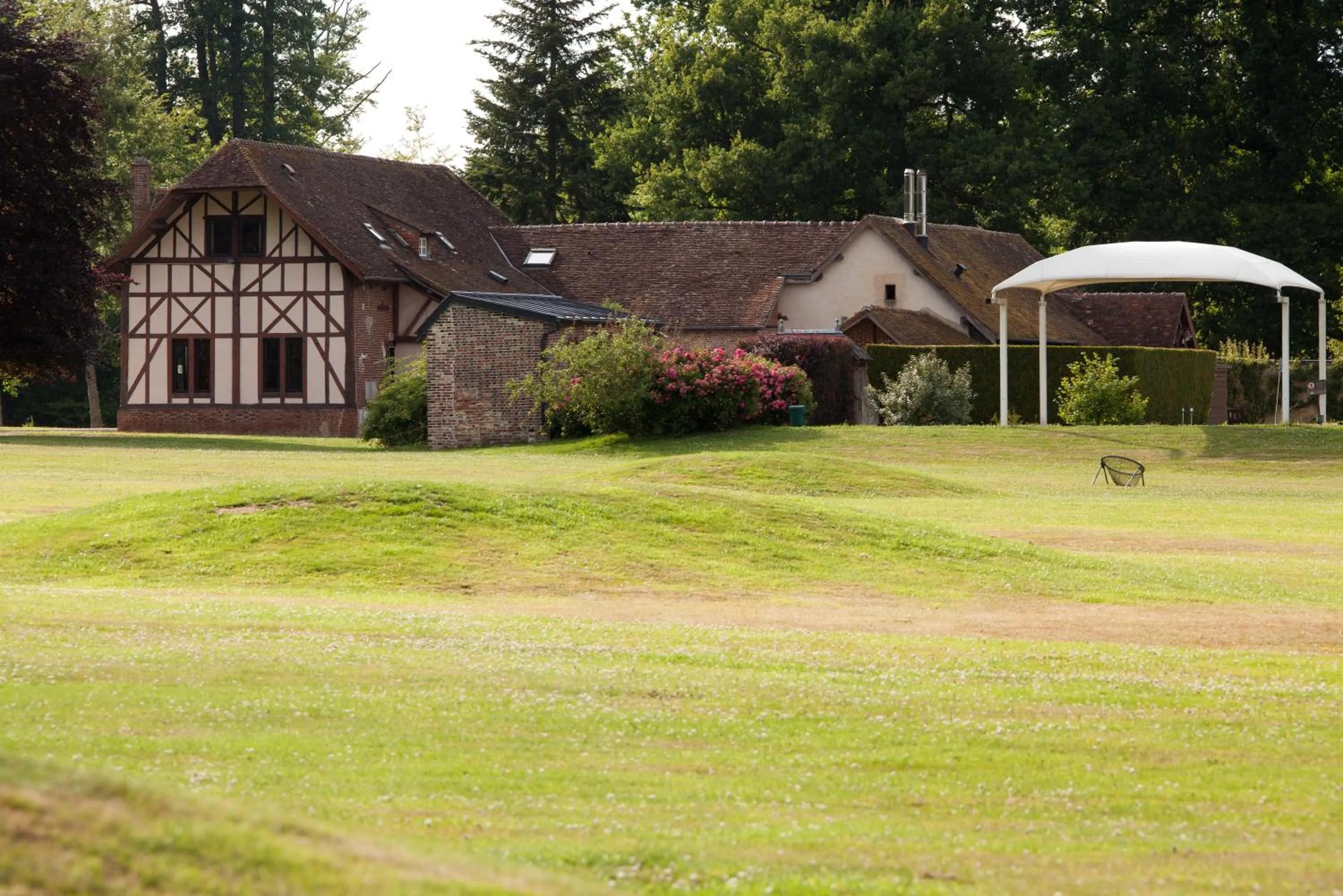 Natural landscape in Le Pavillon De Gouffern