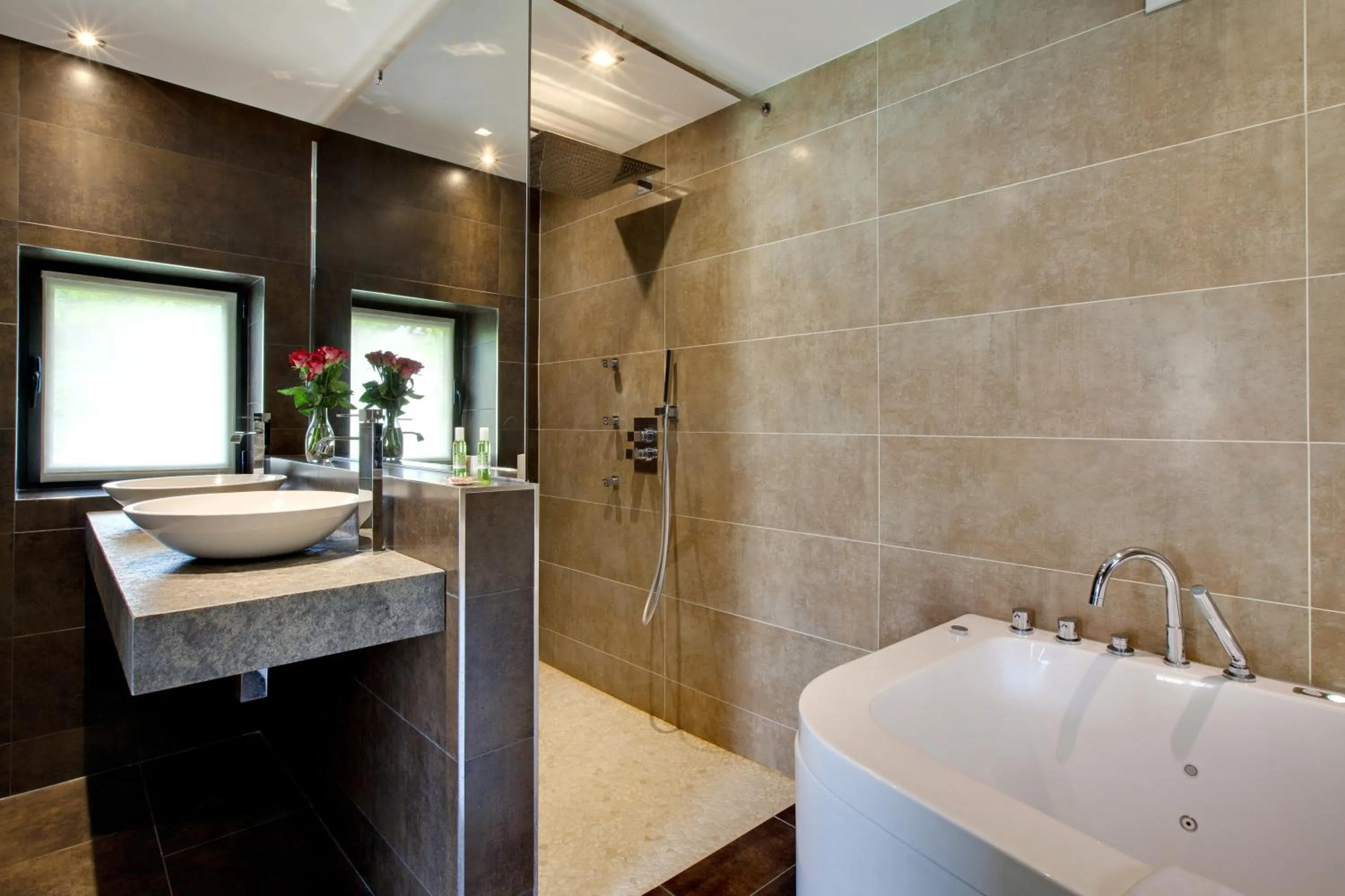 Bathroom in Le Pavillon De Gouffern