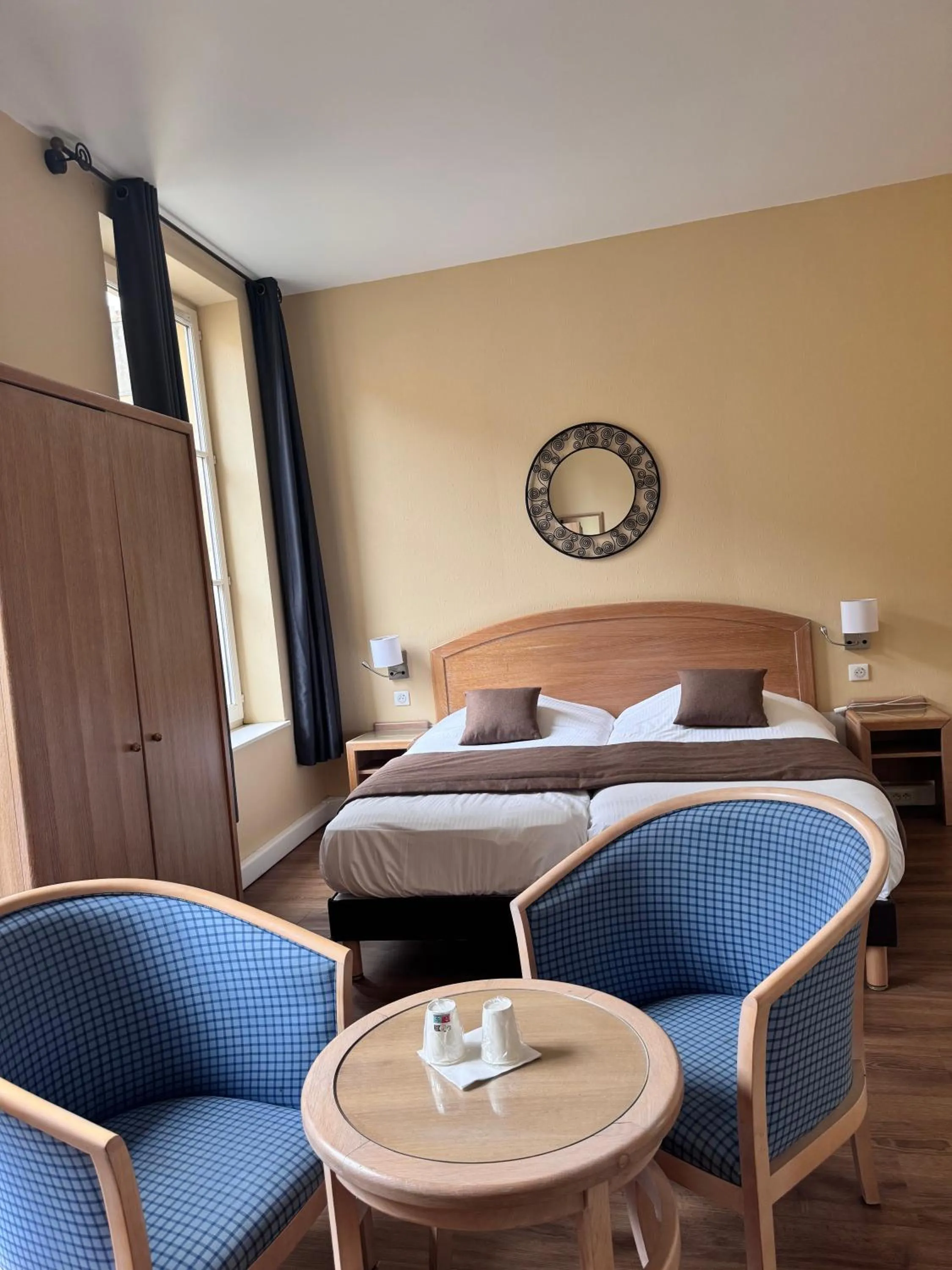 Bedroom, Bed in Hôtel Du Théâtre Centre Historique - Parking Souterrain Public Gratuit