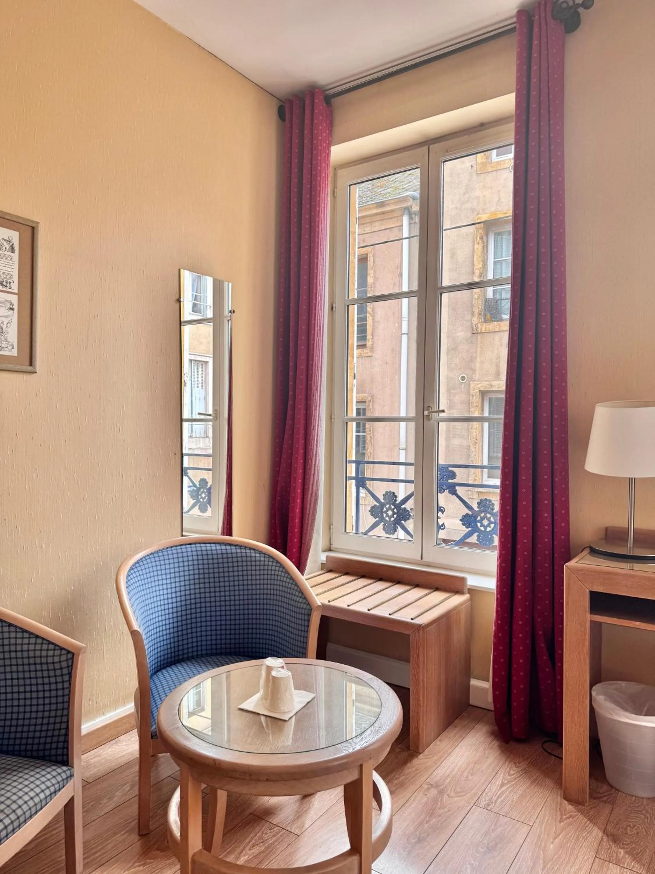 Bedroom in Hôtel Du Théâtre Centre Historique - Parking Souterrain Public Gratuit