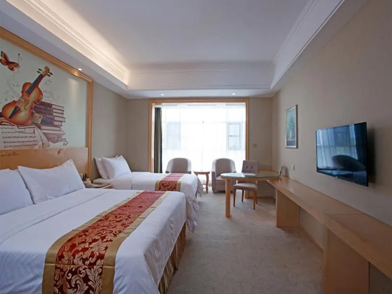 Bed in Vienna Hotel (Qionghai Yinhai Road)
