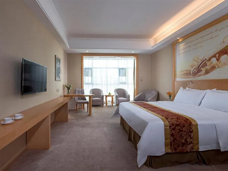 Bed in Vienna Hotel (Qionghai Yinhai Road)