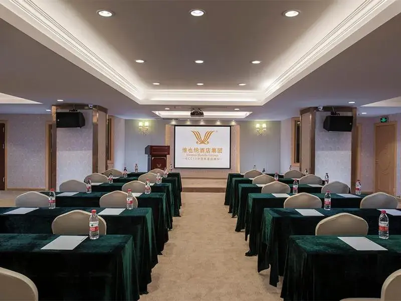 Vienna Hotel (Qionghai Yinhai Road) Vienna Hotel (Qionghai Yinhai Road)