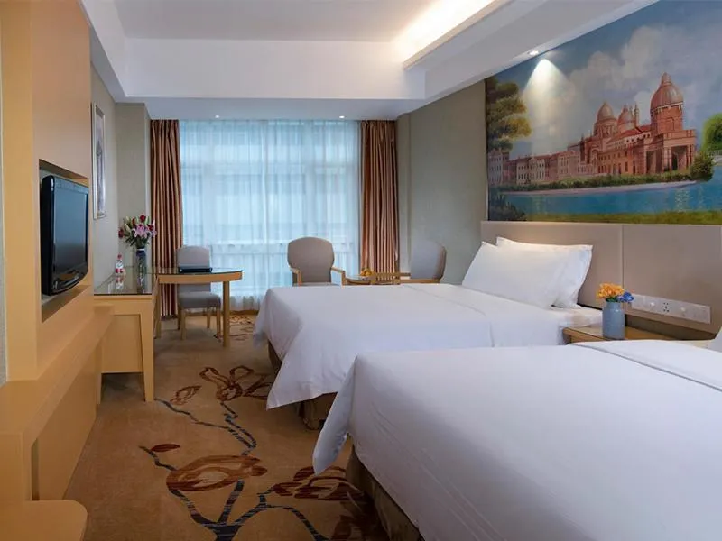 Bed in Vienna Hotel(HaiKou High Speed Railway East Station)