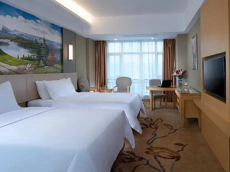Bed in Vienna Hotel(HaiKou High Speed Railway East Station)