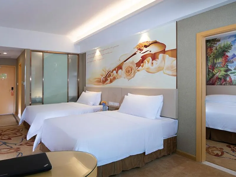 Bed in Vienna Hotel(HaiKou High Speed Railway East Station)