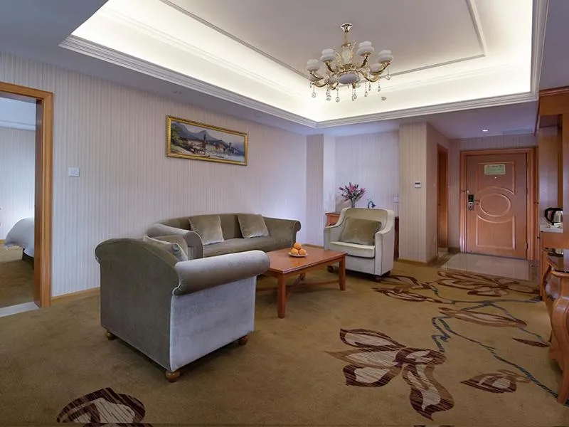 Vienna Hotel(Zhangzhou Jiaomei WanYi square store)