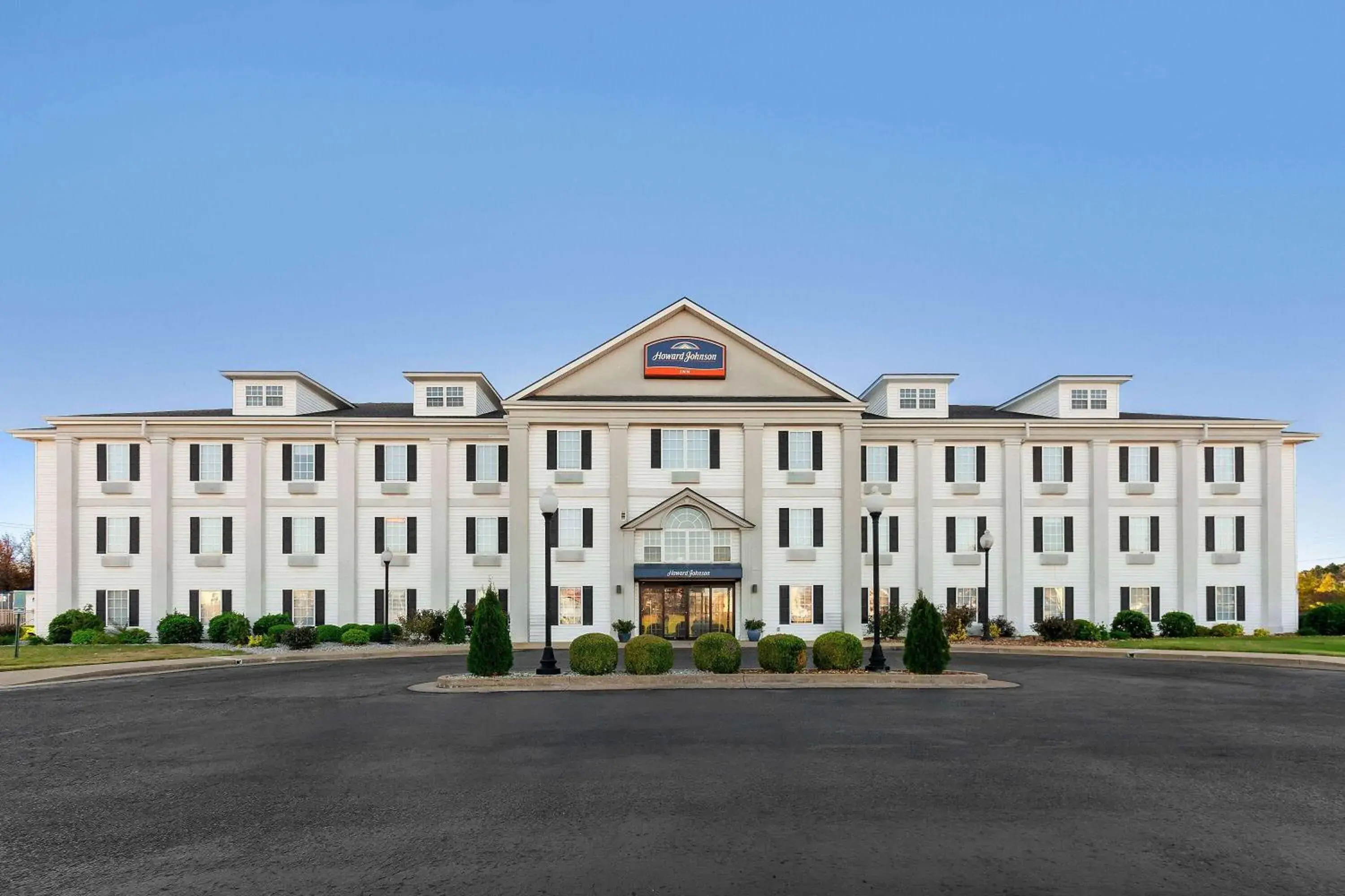 Property building in Howard Johnson by Wyndham Jackson Property building in Howard Johnson by Wyndham Jackson