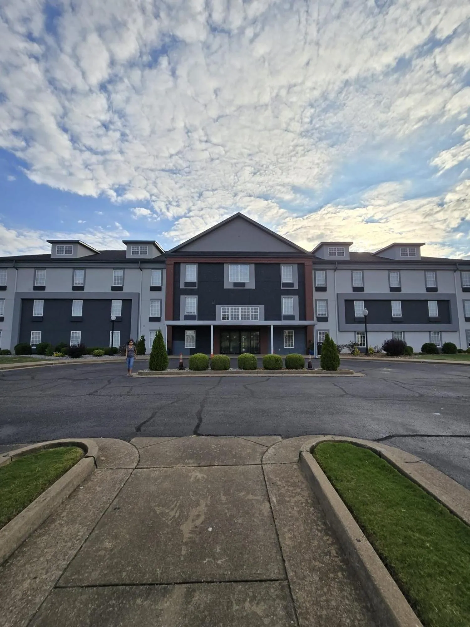 Property building in Howard Johnson by Wyndham Jackson