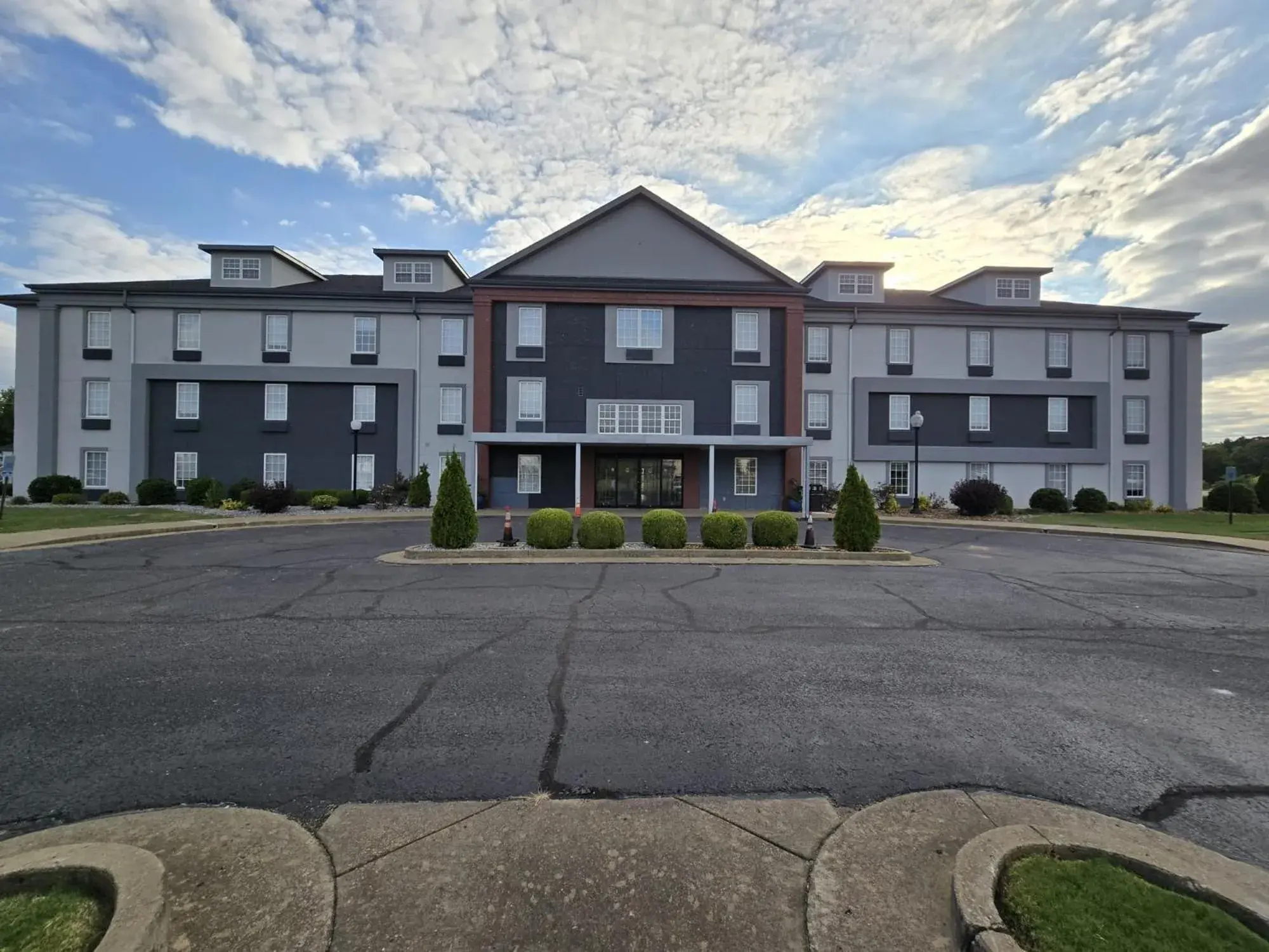 Property building in Howard Johnson by Wyndham Jackson Property building in Howard Johnson by Wyndham Jackson