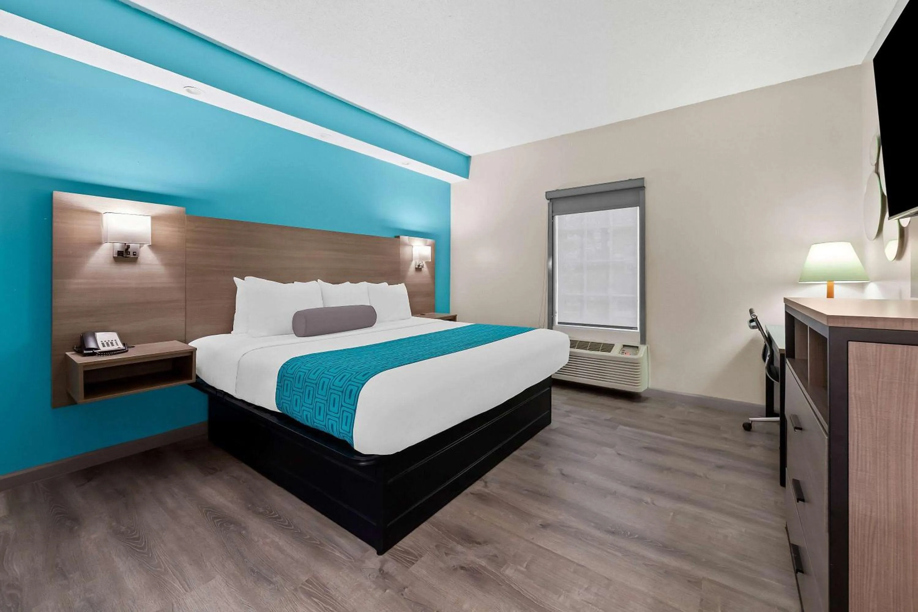 Photo of the whole room, Bed in Howard Johnson by Wyndham Jackson