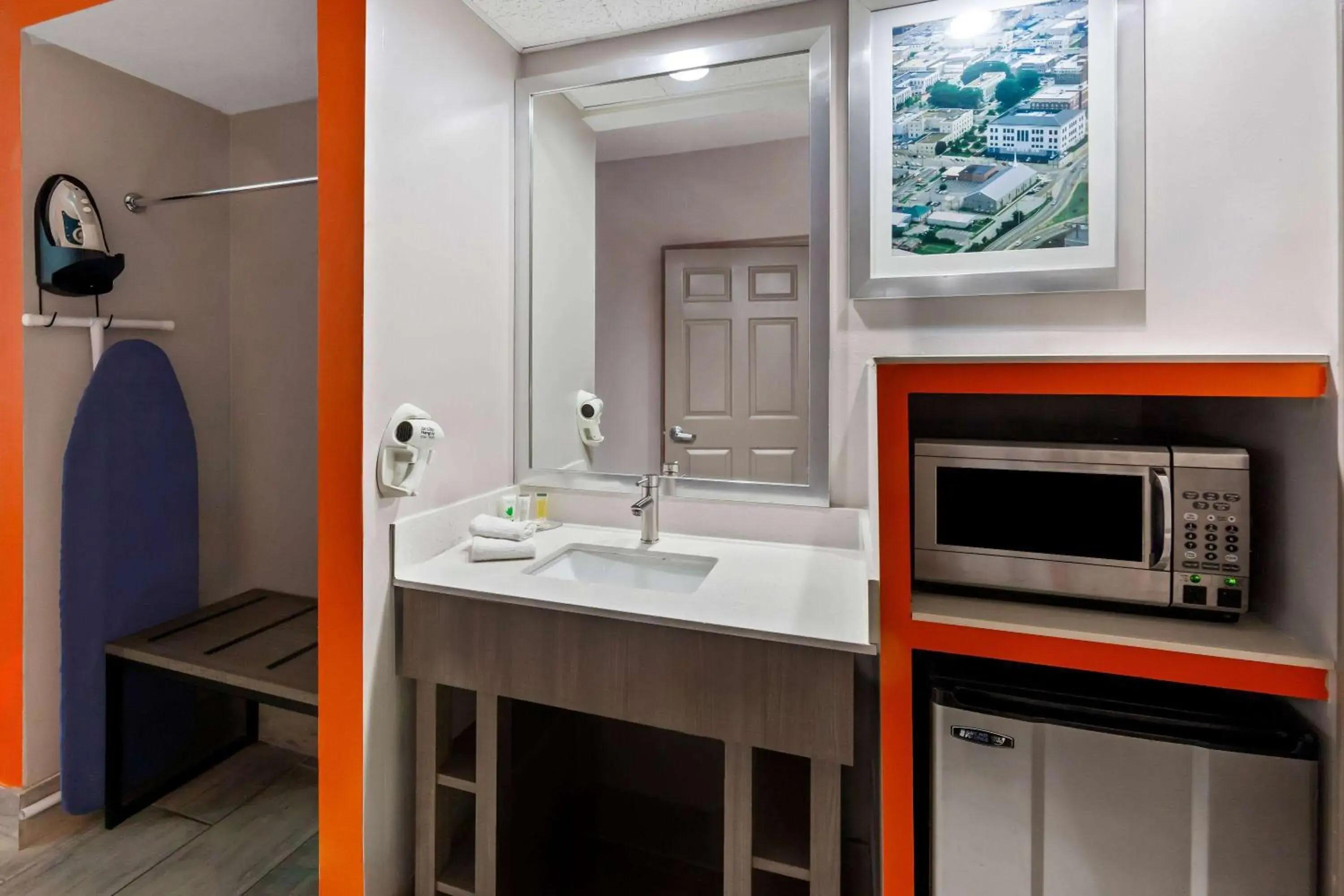 Bed in Howard Johnson by Wyndham Jackson Bed in Howard Johnson by Wyndham Jackson