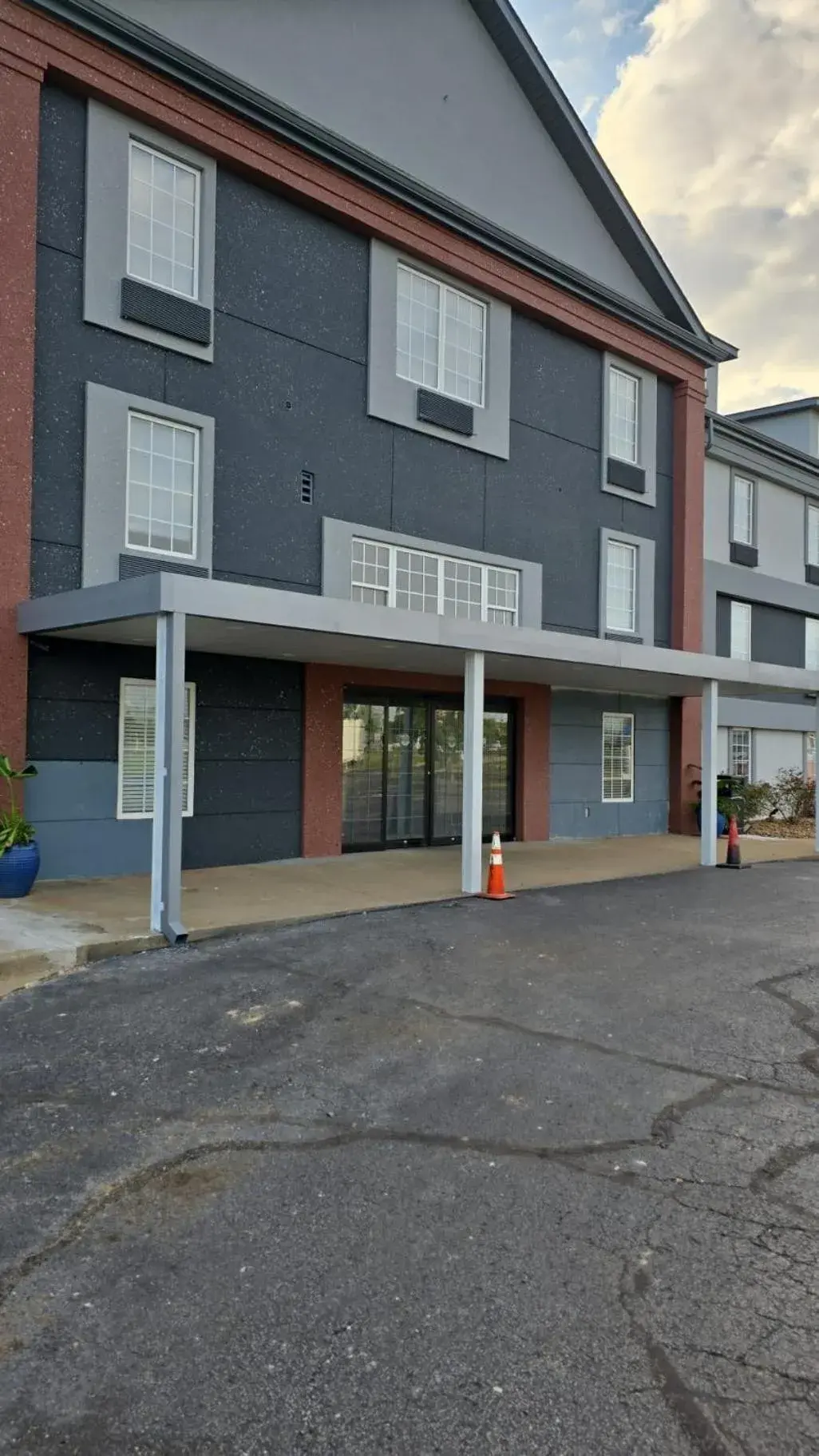 Property building in Howard Johnson by Wyndham Jackson Property building in Howard Johnson by Wyndham Jackson