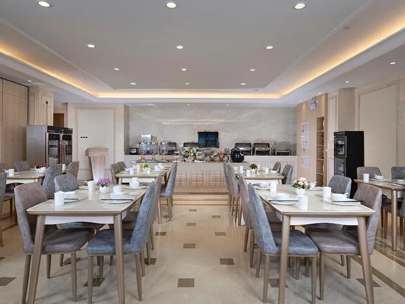 Vienna Hotel (East Plaza of WuHan High-Speed Railway Station)