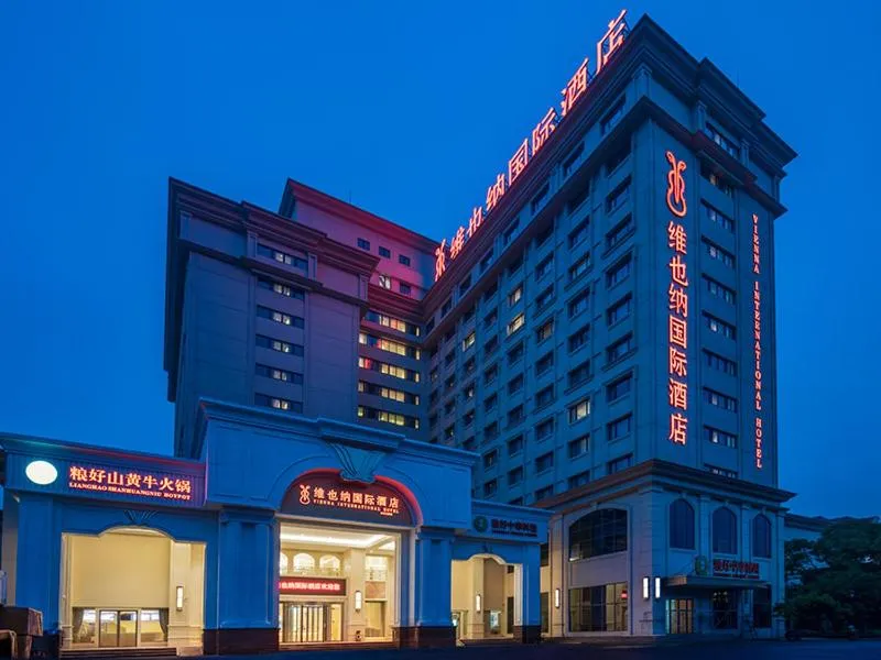 Vienna International Hotel (Changfeng Park Shop, Jinshajiang Road, Shanghai)