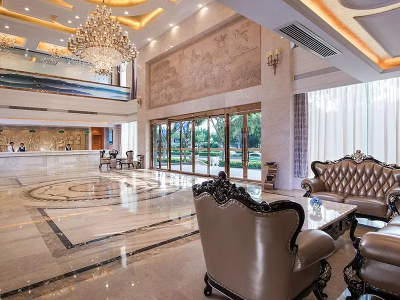 Vienna Hotel (Quanzhou West Lake Store)