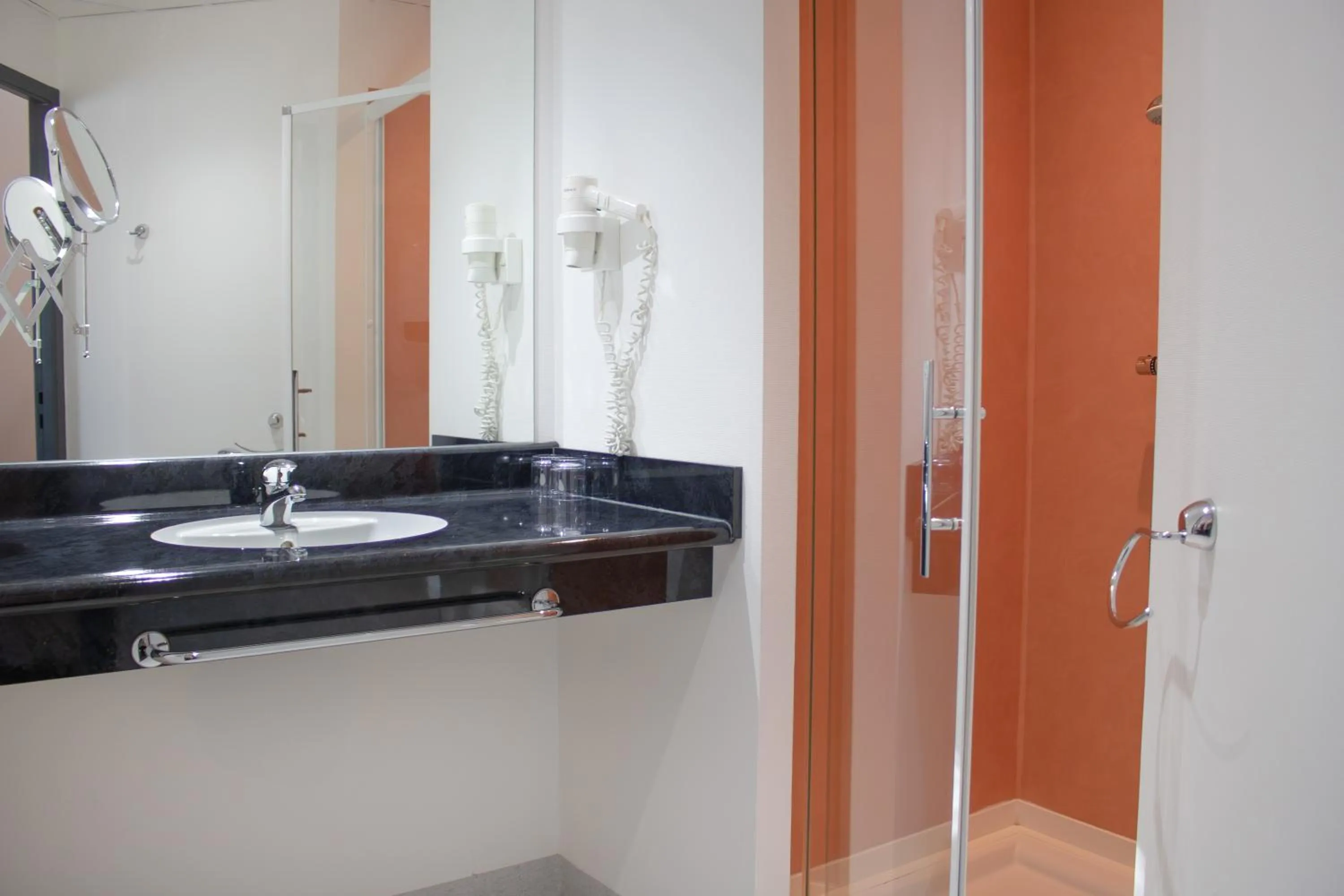 Bathroom in Brit Hotel Bressuire