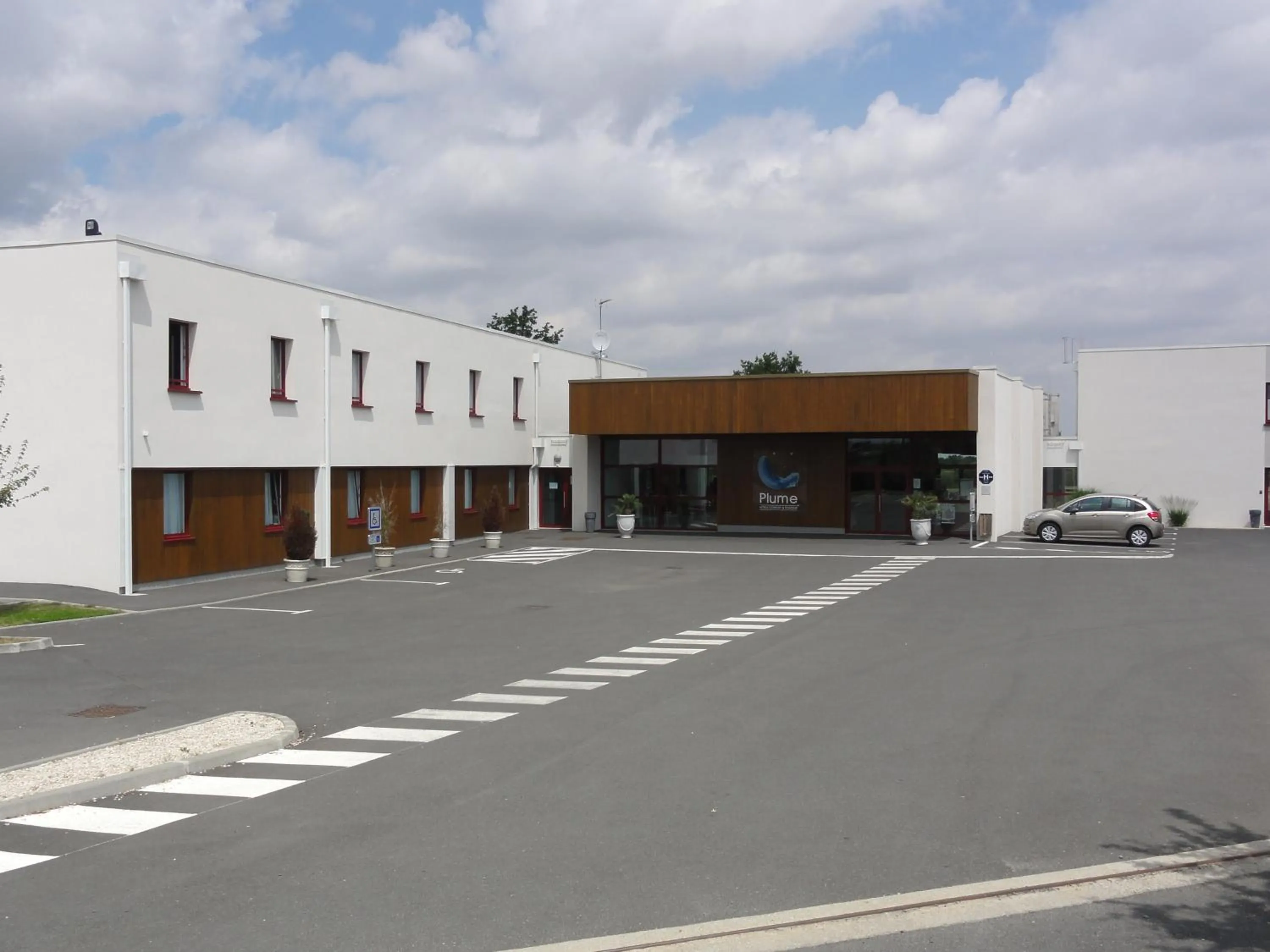 Facade/entrance in Brit Hotel Confort BRESSUIRE