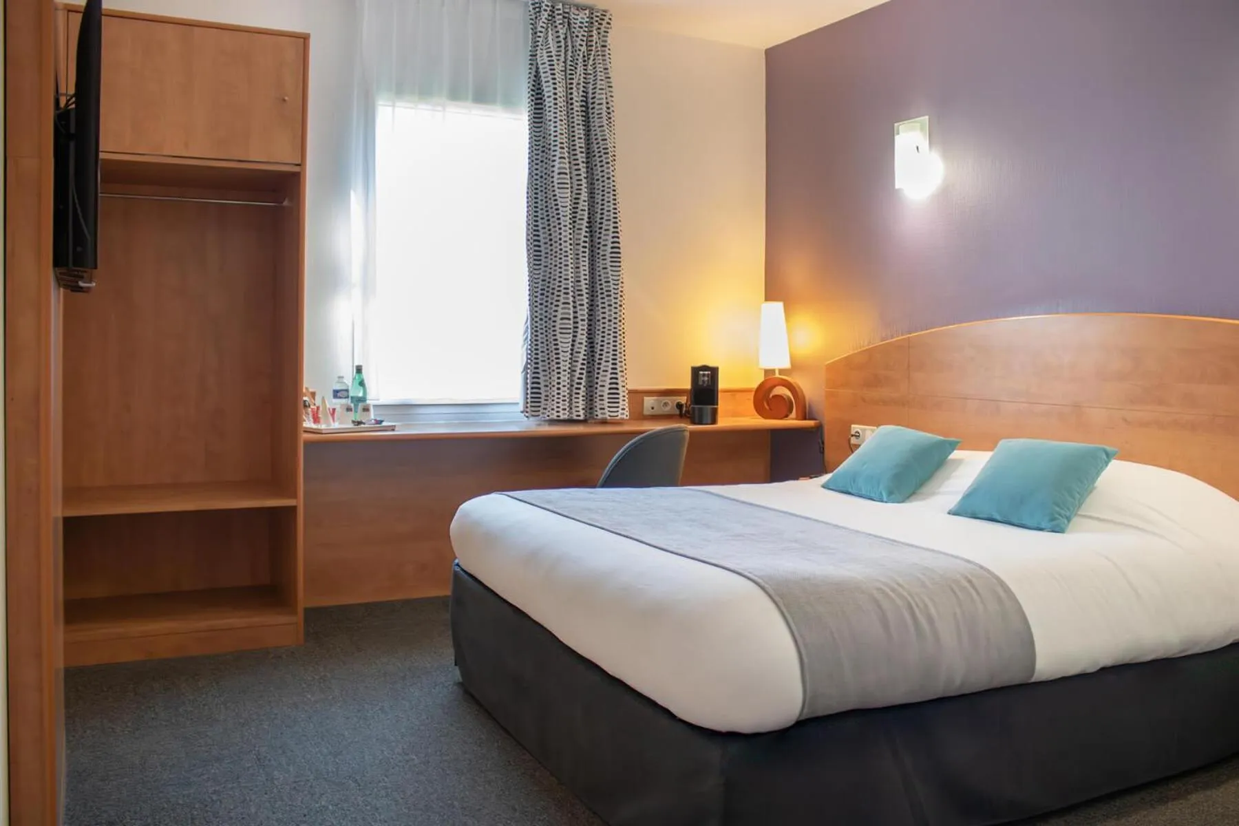 Bedroom, Bed in Brit Hotel Bressuire