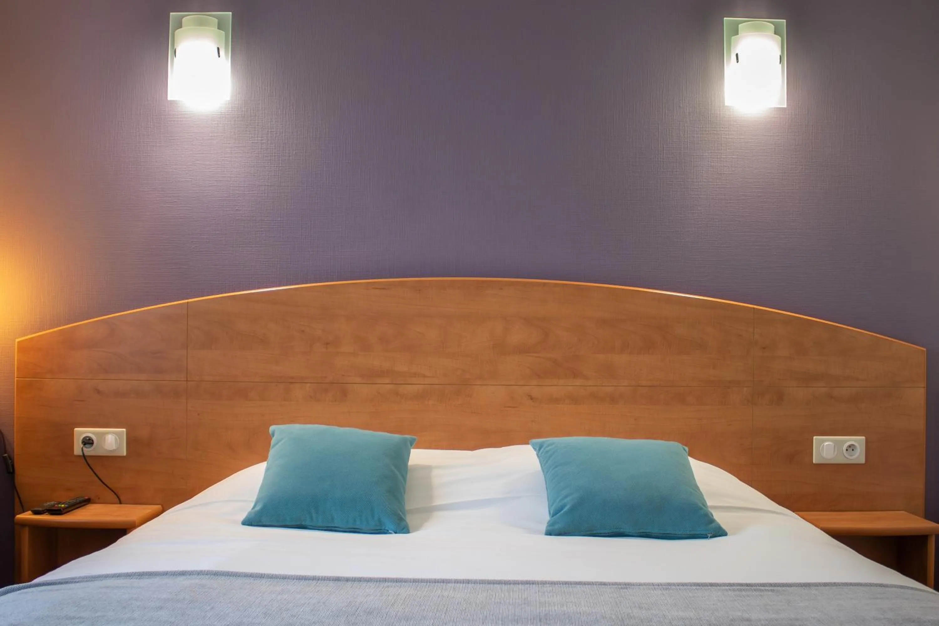 Photo of the whole room, Bed in Brit Hotel Bressuire