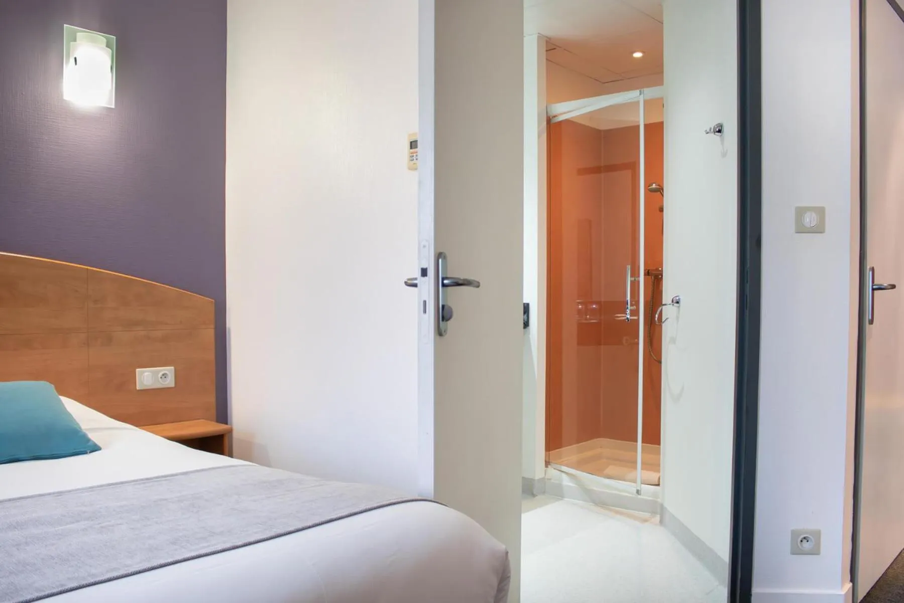 Bedroom, Bed in Brit Hotel Bressuire