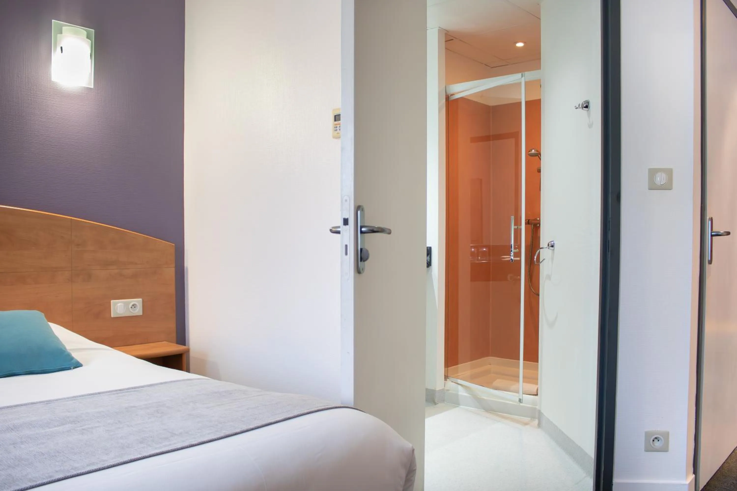 Photo of the whole room, Bed in Brit Hotel Bressuire