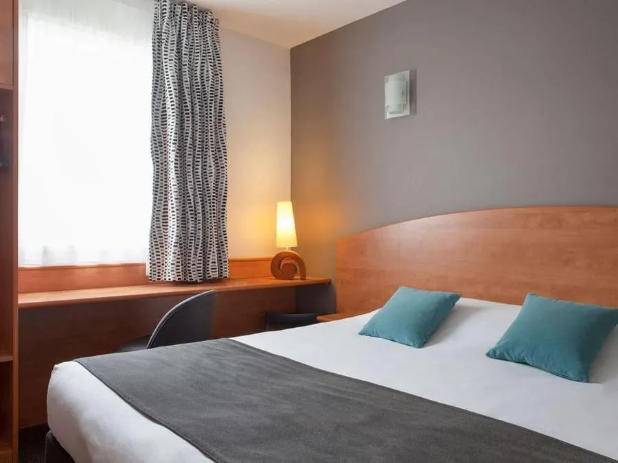 Bed in Brit Hotel Confort BRESSUIRE