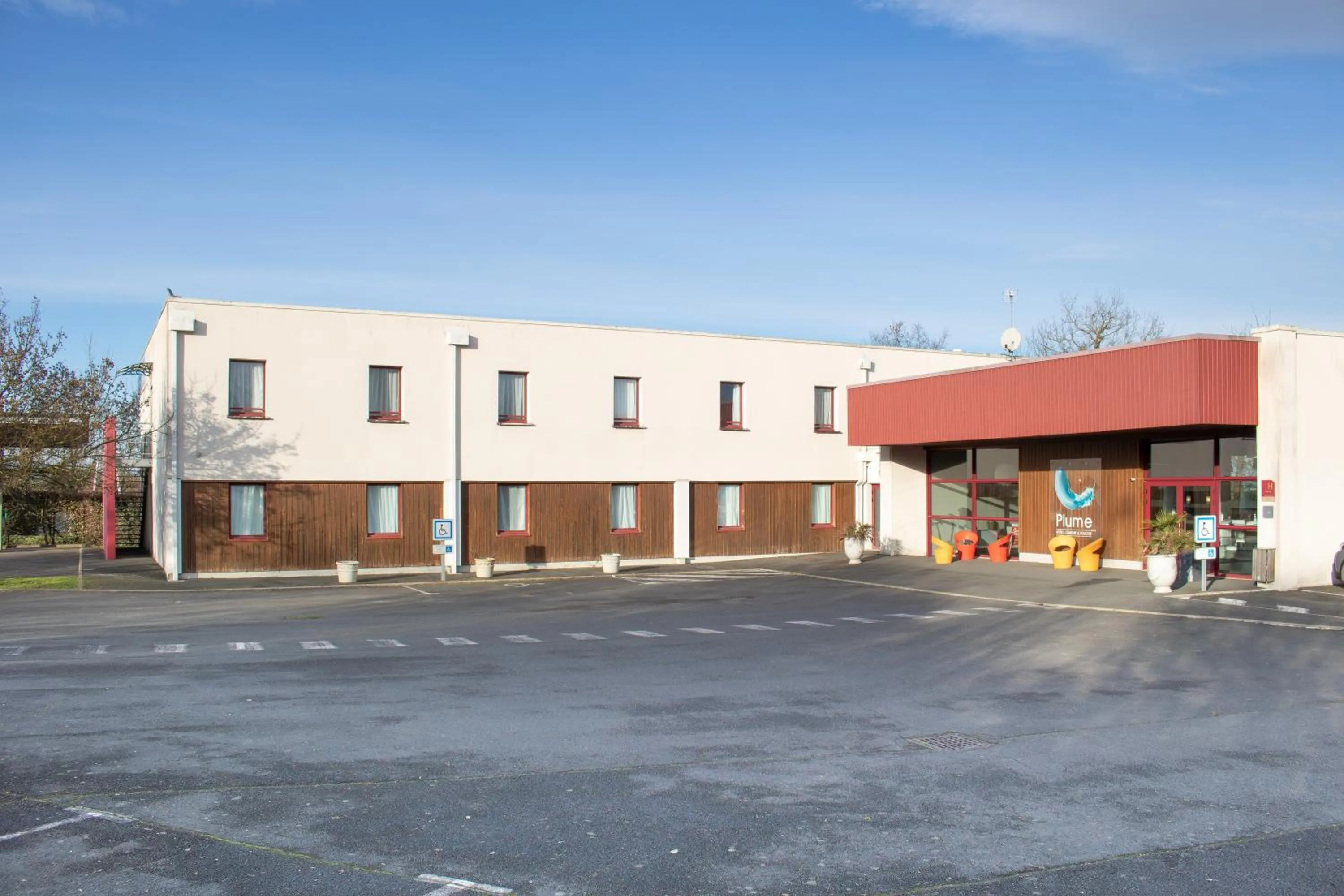 Facade/entrance in Brit Hotel Bressuire