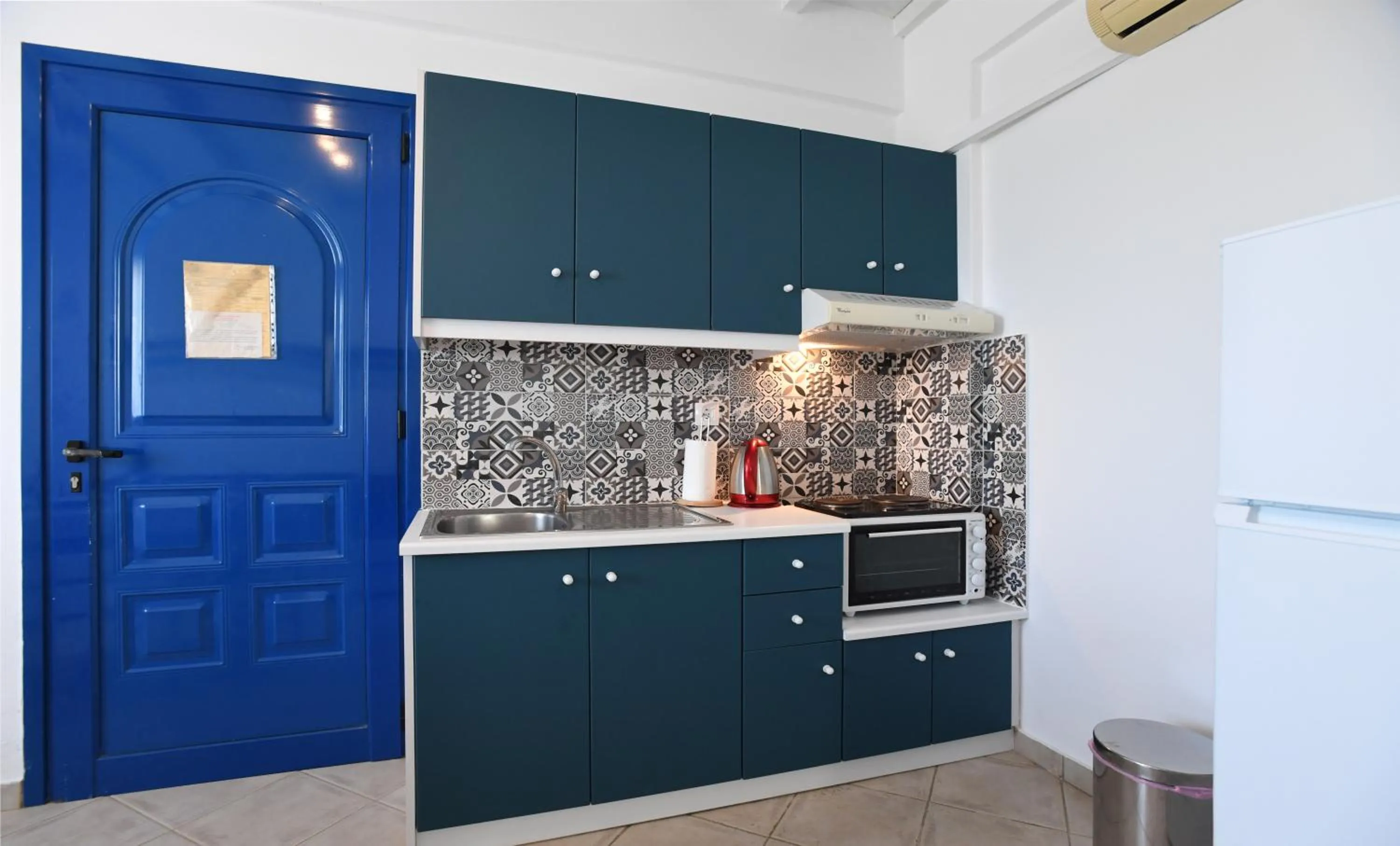 Nostos Beachfront Apartments & Studios