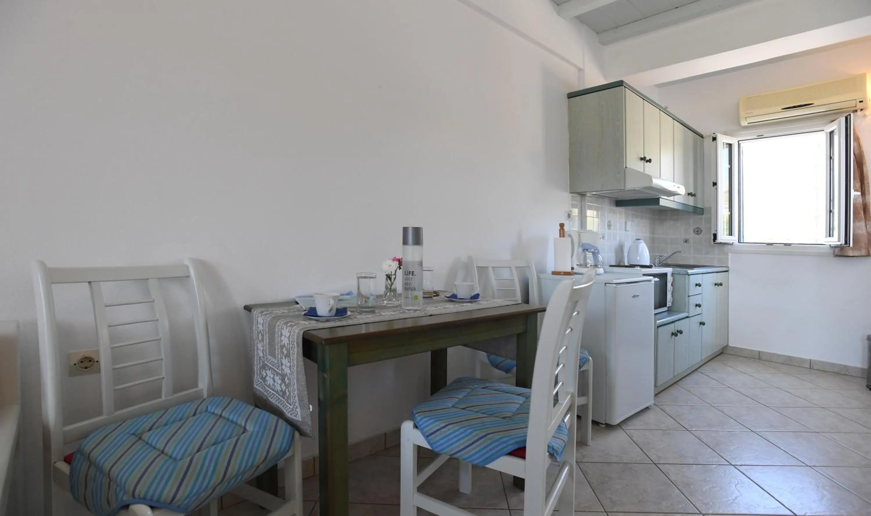 Nostos Beachfront Apartments & Studios