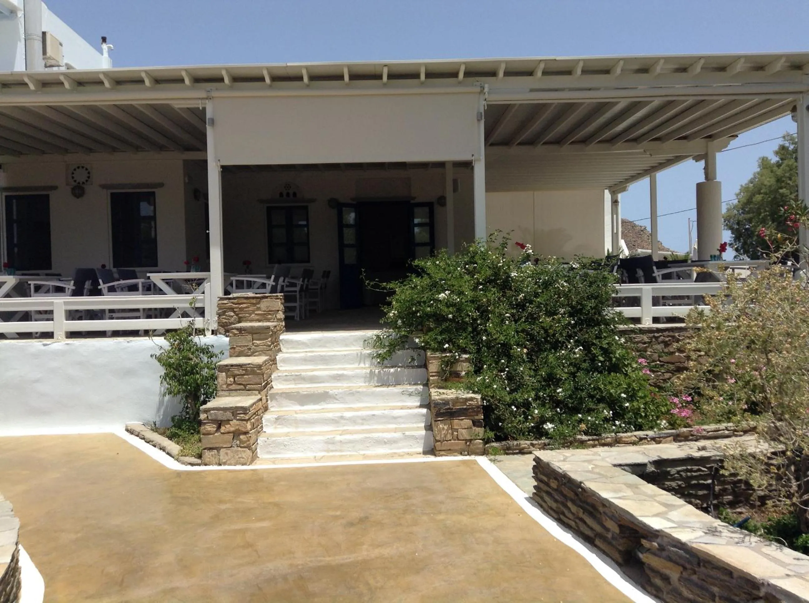 Restaurant/places to eat in Nostos Beachfront Apartments & Studios