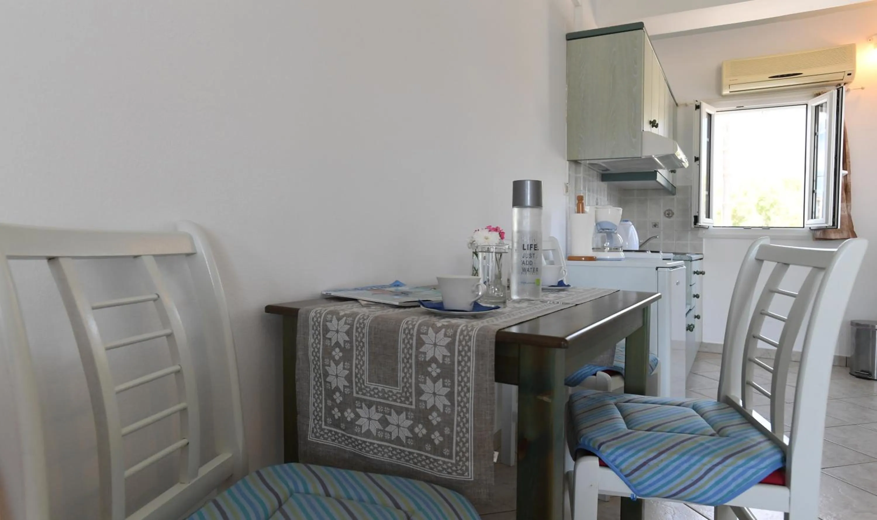 Nostos Beachfront Apartments & Studios