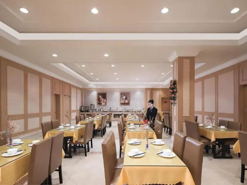 Vienna Hotel (Shanghai jinshanwei Railway Station City Beach Shop) Vienna Hotel (Shanghai jinshanwei Railway Station City Beach Shop)