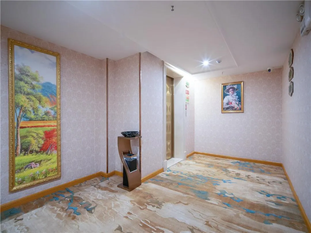 vienna hotel (HuaZhong Agricultural University in South Lake Store)